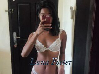 Luna_Foster