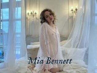 Mia_Bennett