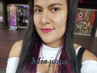 Mia_joones